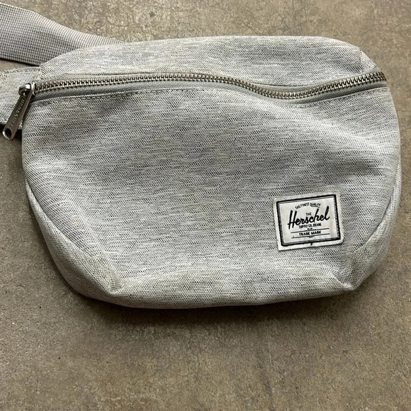 Herschel fannt  pack - Picture 2 of 3